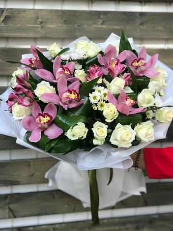 Букет цветов из: Розы и Хризантемы в Кардымово