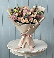 Букет цветов из:  Розы и Лизиантусы в Кардымово