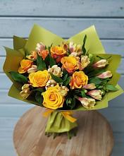 Букет цветов из:  Альстромерии и Розы в Кардымово