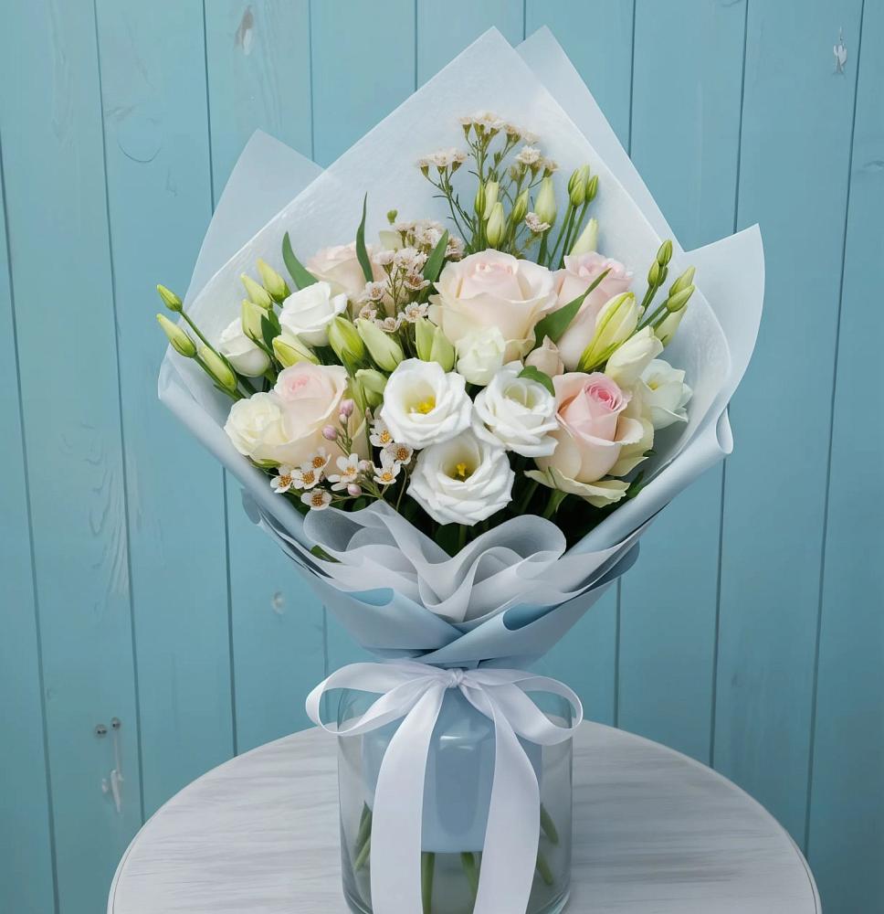 Букет цветов из: Розы и Лизиантусы в Кардымово