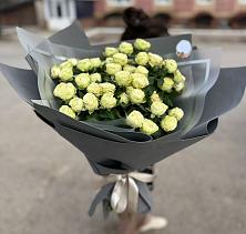 Букет Белые кустовые розы Солинеро в Кардымово