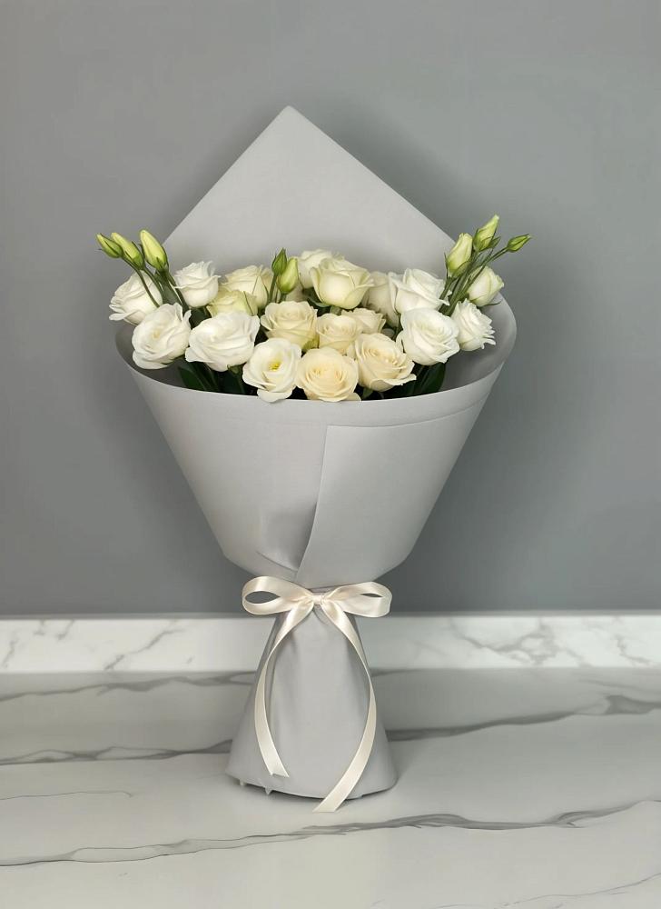 Букет цветов из: Розы и Лизиантусы в Кардымово