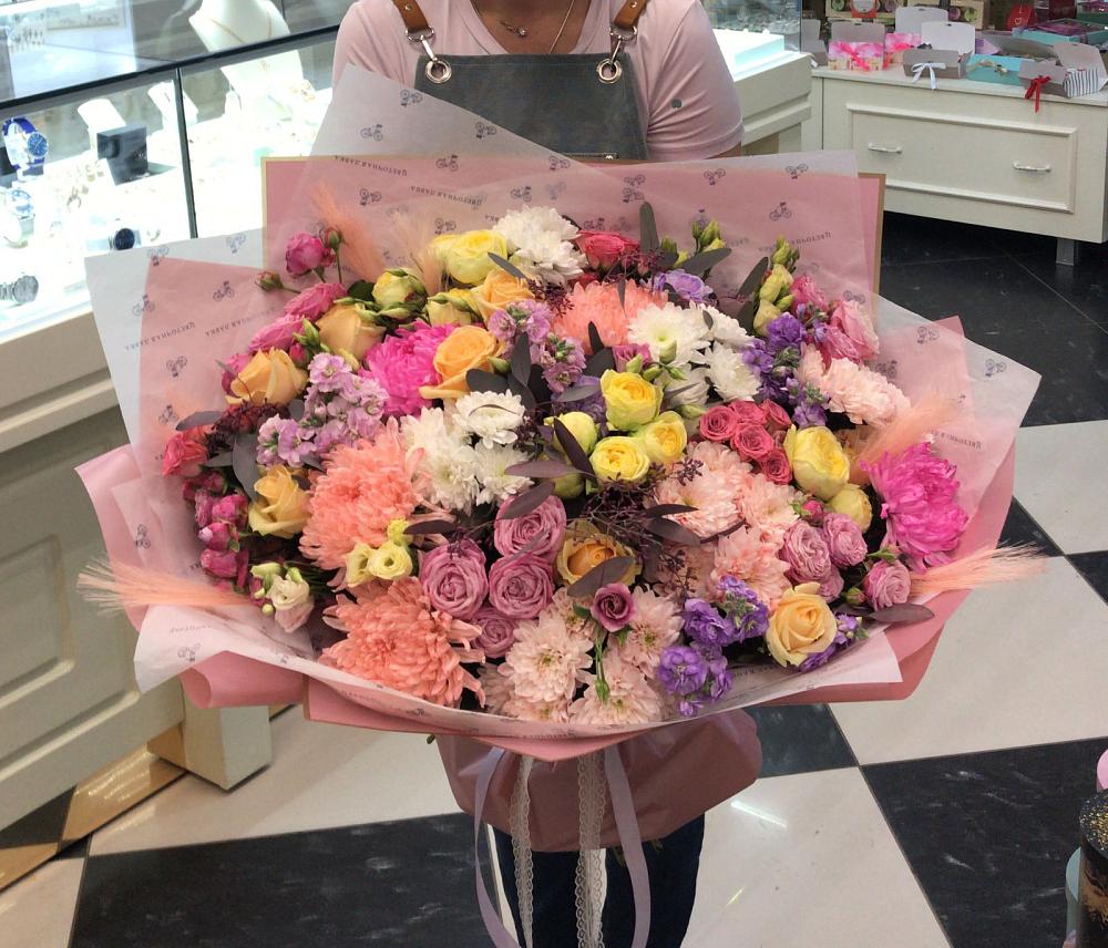 Букет цветов из: Розы, Хризантемы и Лизиантусы в Кардымово