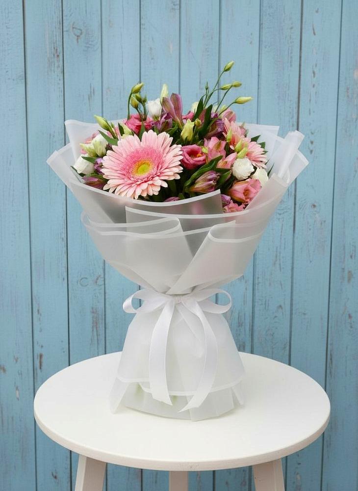 Букет цветов из: Герберы, Альстромерии и Лизиантусы в Кардымово