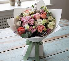 Букет цветов из:  Розы, Лизиантусы и Гвоздики в Кардымово