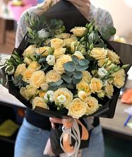 Букет птица счастья в Кардымово Букет цветов из: Розы и Лизиантусы в Кардымово
