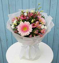 Букет цветов из:  Герберы, Альстромерии и Лизиантусы в Кардымово