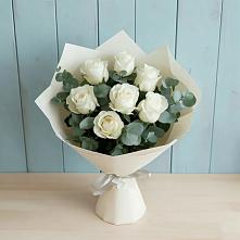 Букет Белые розы в Эвкалипте в Кардымово