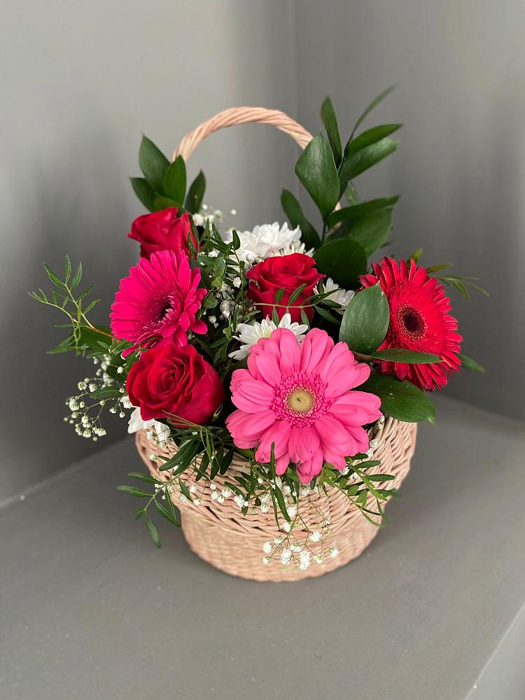Цветочная композиция из Розы, Хризантемы и Герберы в корзине в Кардымово