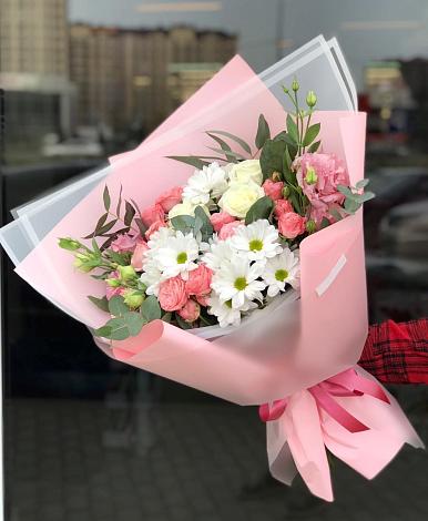 Букет цветов из: Розы, Лизиантусы и Хризантемы в Кардымово