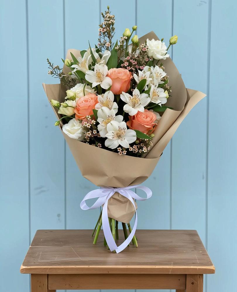 Букет цветов из: Альстромерии, Лизиантусы, Розы и Хризантемы в Кардымово