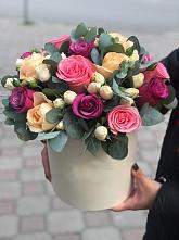 Цветочная композиция из Розы в шляпной коробке в Кардымово